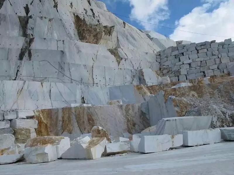Where Does Carrara White Marble Come From?